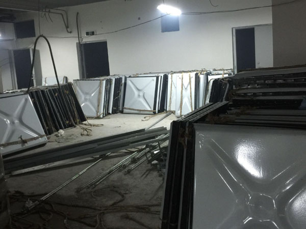 搪瓷钢板水箱正在组装